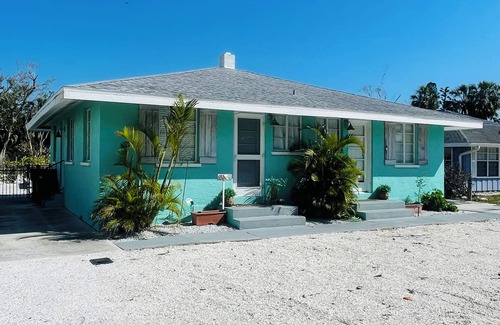 Longbeach Village House | The Village Bungalow of Long Beach in Longboat Key