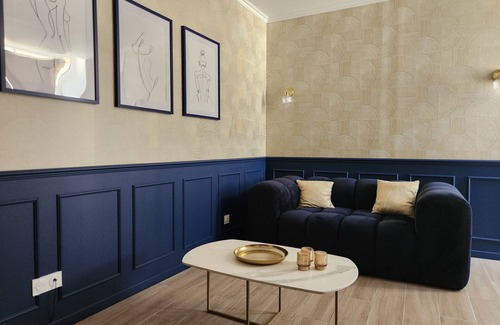 Doue-la-Fontaine Apartment | The Volupté Suite - Luxury, calm and romance with private sauna and Jacuzzi