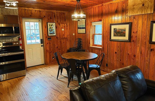 Logan Cabin | The Walden at Harble Ridge - Newly renovated, 2 bedroom, hot tub, pond, fire pit