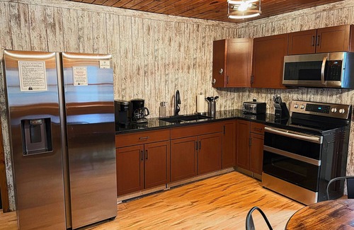 Logan Cabin | The Walden at Harble Ridge - Newly renovated, 2 bedroom, hot tub, pond, fire pit