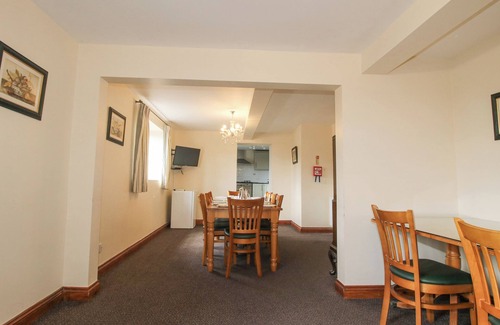 Craven Arms House | THE WALTON, family friendly, with pool in Ludlow