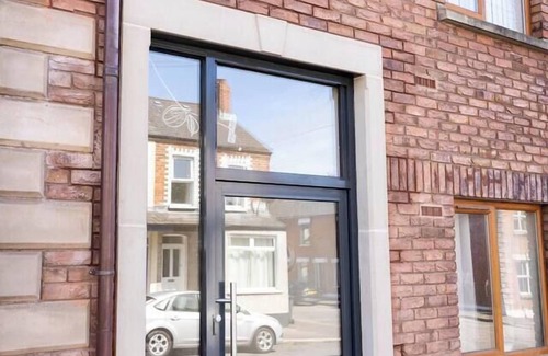 Belfast City Centre Apartment | The Warhol - 2 bd Loft Style Ap. Ultra Fast WIFI