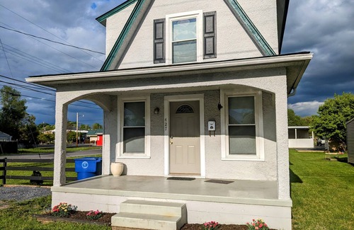 Front Royal House | The Warren House: 5 minutes to Shenandoah National Park!