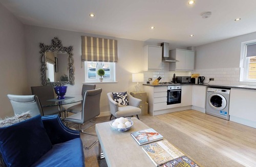 Whitnash Apartment | The Warwick Suite Dunara 8 | Leamington Spa Holiday Lets | 2 Beds & Sleeps 3