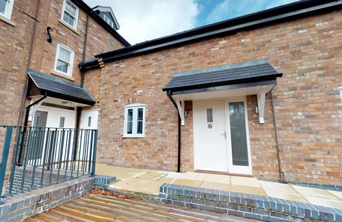 Whitnash Apartment | The Warwick Suite Dunara 8 | Leamington Spa Holiday Lets | 2 Beds & Sleeps 3