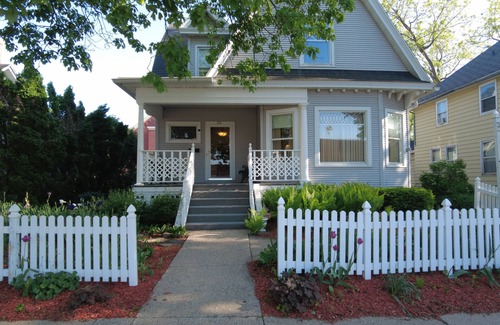 Wisconsin Dells House | THE WASHINGTON HOUSE - A 4-Bedroom Home 1 Block from Downtown Wisconsin Dells