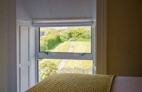 Dingle House | The Waterfront