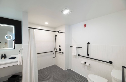 Rehoboth Beach Hotel | The Waypoint | Bunk Studio | with Free Parking & Weekend Breakfast