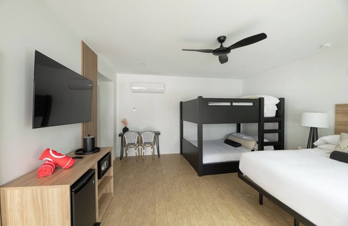 Rehoboth Beach Hotel | The Waypoint | Bunk Studio | with Free Parking & Weekend Breakfast