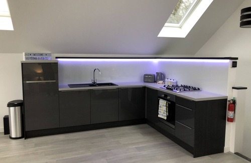 St. Davids Apartment | The Wee Glasshouse is a modern studio apartment situated on the Fife coastline.