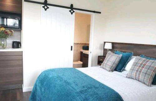 Fossoway House | The Wee Stay - Room Only - Rural 1 Bed Guest Suite