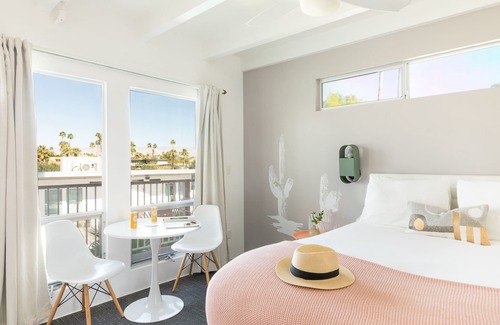 Tahquitz River Estates Hotel | The Wesley Suite 10 by AvantStay | Spacious 2BR/2BA Flat w/Full Kitchen