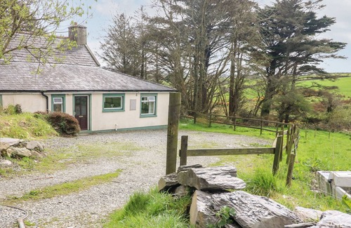 Skibbereen Cottage | THE WEST WING, with open fire in Ballydehob, County Cork