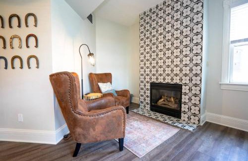 Five Points Apartment | The Western Allure