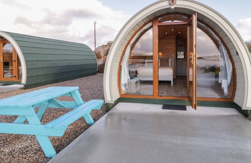 Burtonport Cottage | THE WHEELHOUSE POD NO. 6, romantic in Burtonport, County Donegal