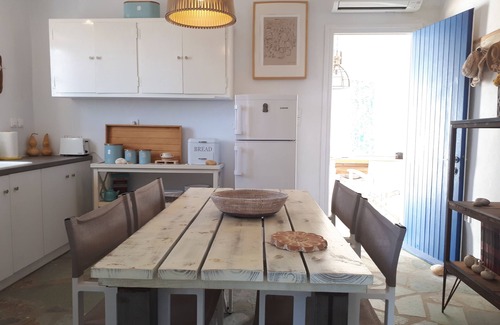 Pounta House | THE WHITE HOUSE: exact white point to explore island Paros