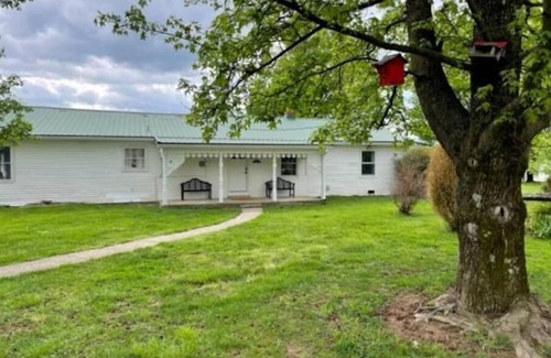Bagdad House | The White House in Bagdad! On the Bourbon Trail and 40 minutes from Valhalla.
