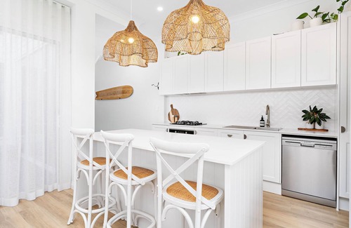Corrimal House | The White House near beach + shops