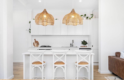 Corrimal House | The White House near beach + shops