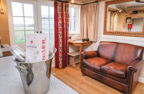 Ryther Cottage | THE WHITE PRINCESS, romantic, character holiday cottage in Tadcaster