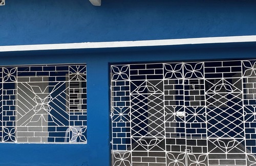 Spanish Town House | The White Room Charming 1-bedroom & Bathroom Off Old Harbour road with WiFi