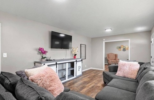 Chattanooga House | The whole group will enjoy easy access to everything from this centrally located place