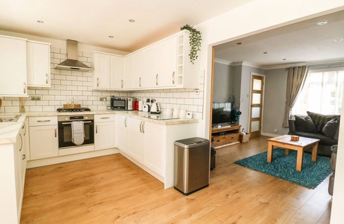 Hornsea House | THE WHYTE RETREAT, family friendly, with a garden in Hornsea