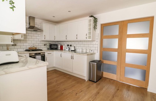Hornsea House | THE WHYTE RETREAT, family friendly, with a garden in Hornsea