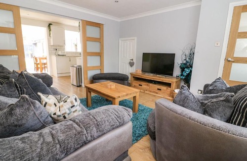Hornsea House | The Whyte Retreat