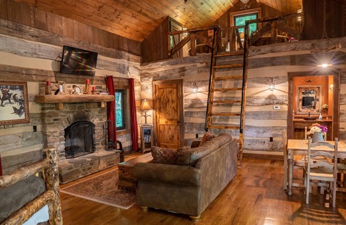Goldbond Cabin | The Wilderness Lodge at Four Fillies Lodge