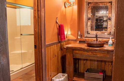 Goldbond Cabin | The Wilderness Lodge at Four Fillies Lodge