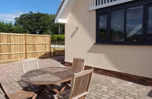 Langdon Cottage | THE WILLOWS, family friendly, country holiday cottage in Adisham