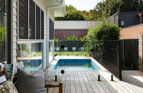 Cooks Hill House | The Willows - pet friendly family home with swimming pool
