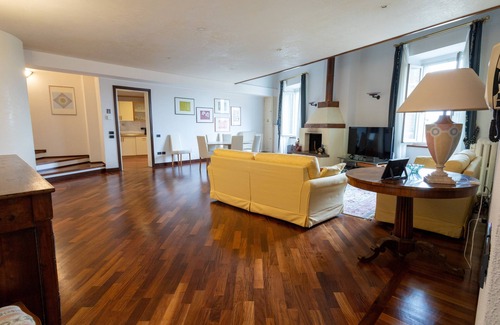 Old Town Apartment | The window on Perugia