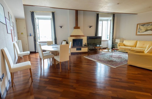 Old Town Apartment | The window on Perugia