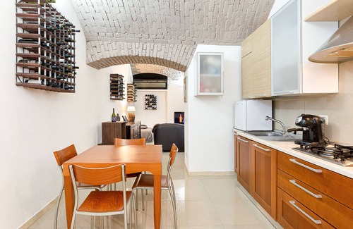 Isola Apartment | The wine cave Stylish 110sqm Flat, Strong WiFi, AC, Milan Central Station