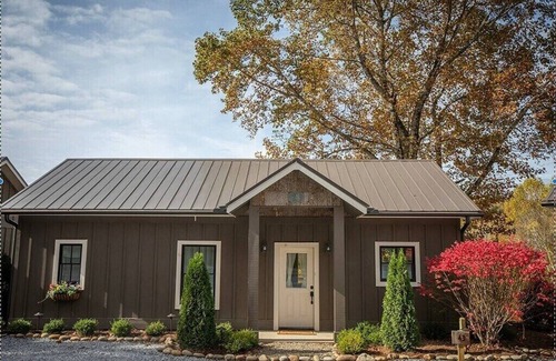 Scaly Mountain Cottage | The Wine Cellar Cottage - Mountain Vineyard Getaway