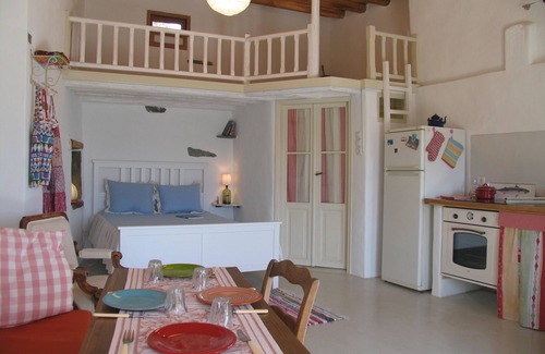 Artemonas House | The Wine press