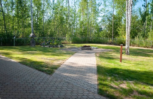 Big Lake House | The Wise Raven Retreat, Peaceful and Spacious Home in Big Lake on a forested lot