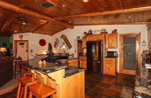 Big Bear Lake Cabin | The Wolfe's Den, est. in 2007 nCity of Big Bear Lake license # VRR-2025-0683