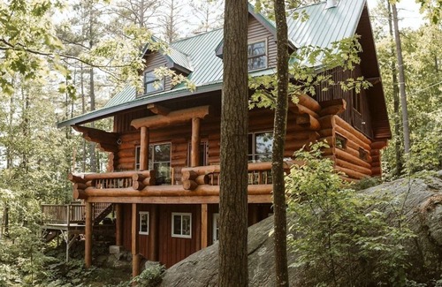 Severn Cabin | The Wood House- Scandinavian log cabin in Muskoka