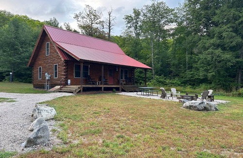 Little Lake Cabin | The Woodford - A quiet cabin on a beautiful secluded lake near Pictured Rocks!