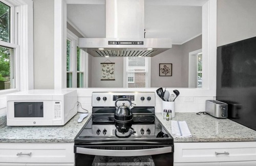 Forest Acres House | The Woodland Cottage | 3BR 1BA
