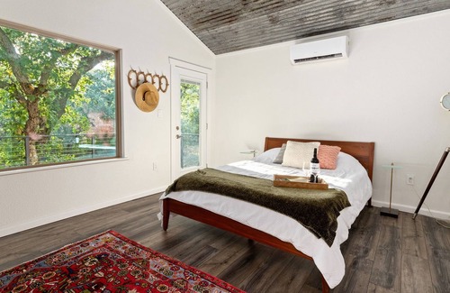 Seguin Cabin | The Woodland Oasis | Luxurious Cabin Getaway |