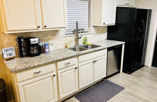 Panther Creek House | The Woodlands House 3 Bed, 2 Baths, FREE Parking Garage, Baby Crib, Office, WiFi