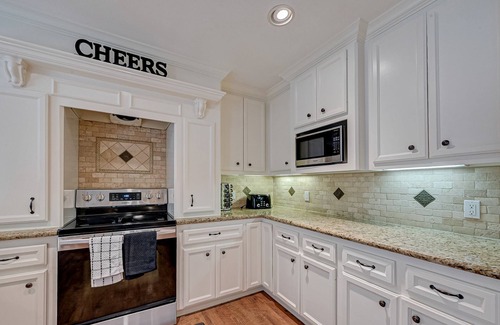 Conroe House | The Woodlands Poolside Retreat w/PRIVATE POOL & BACKYARD PLAYSET