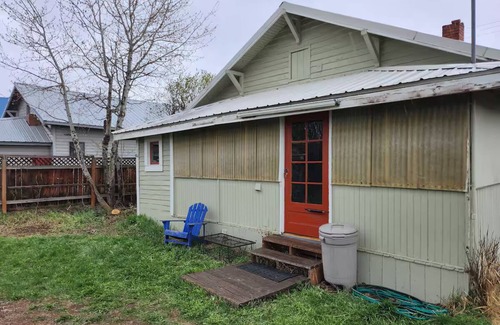 Enterprise House | The Woodshed - charming 3 bdrm/1 bath bungalow in Enterprise