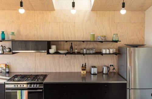 Kawarau Falls Cottage | The Woolshed - Jacks Point Holiday Home