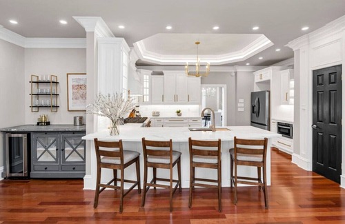 Earlewood House | The Wren | 2 BR 2.5 BA | Newly Renovated w/Hot Tub