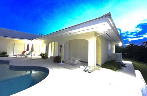 Bahamia West House | The Xanadu Tradewinds, Home Away to Paradise 8000 sq ft of privacy and a Pool.